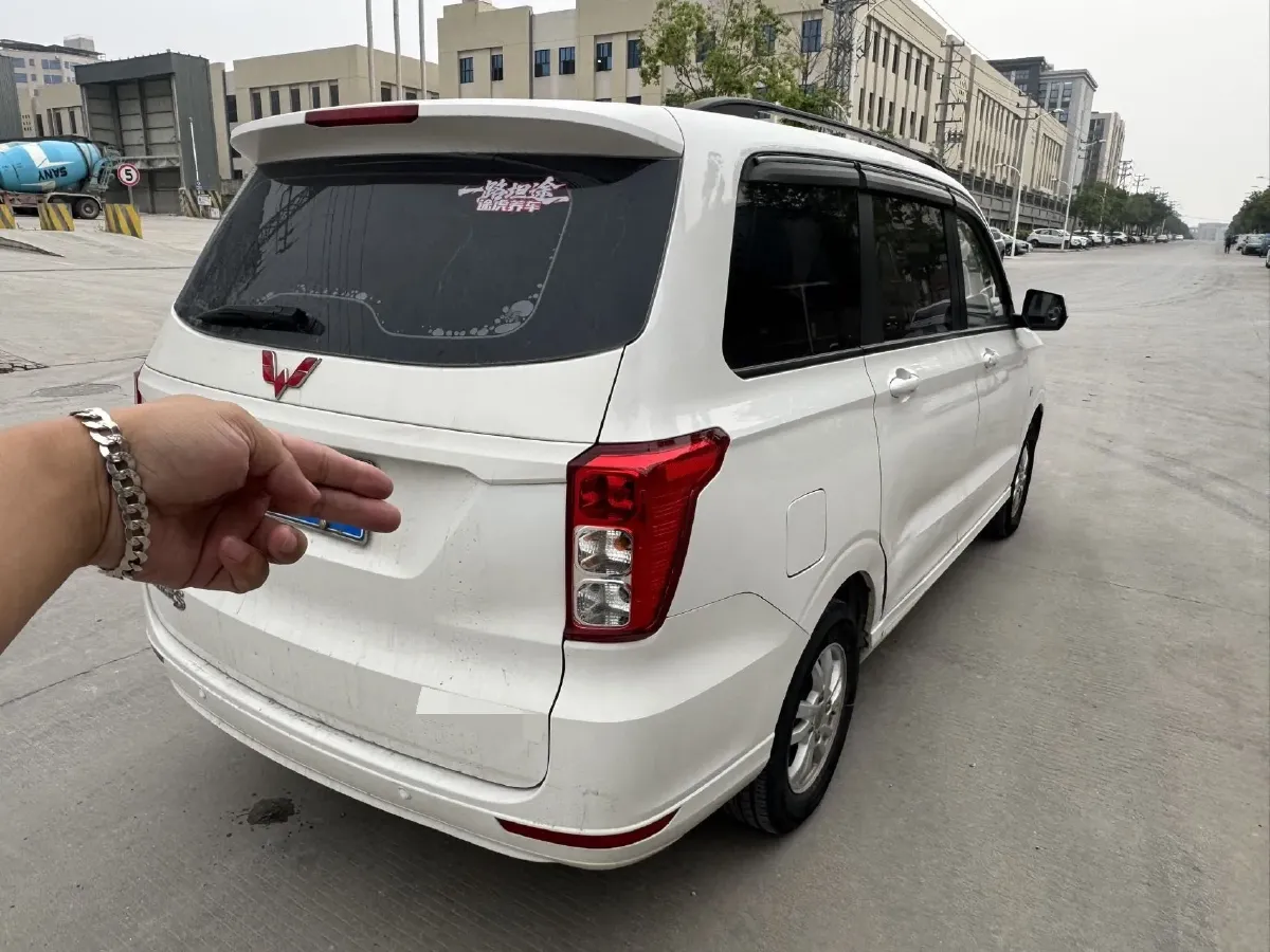 2018 WuLing HongGuang 1.5L 105HP L4 5MT,autocango,china used car exporter,china ev exporter,chinese used car exporter,chinese used ev exporter
