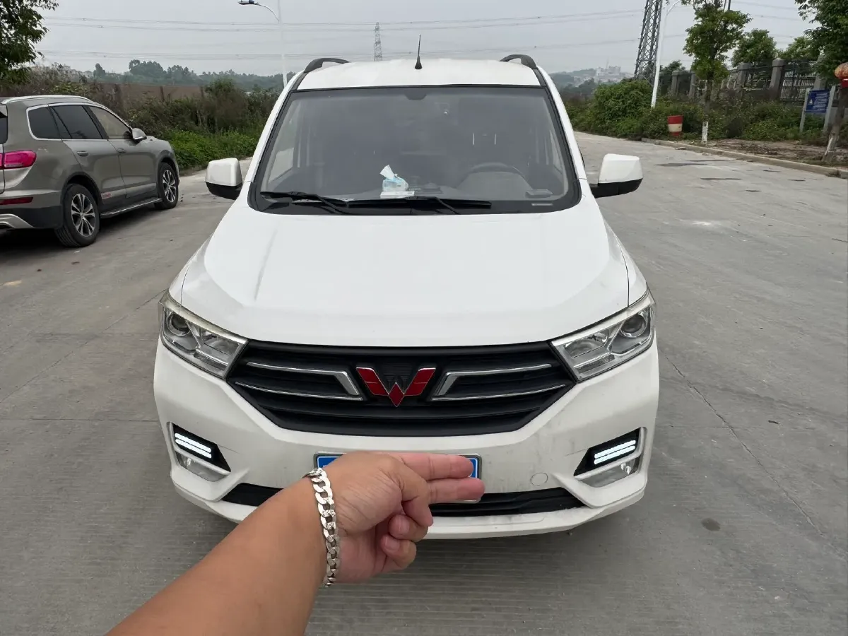2018 WuLing HongGuang 1.5L 105HP L4 5MT,autocango,china used car exporter,china ev exporter,chinese used car exporter,chinese used ev exporter