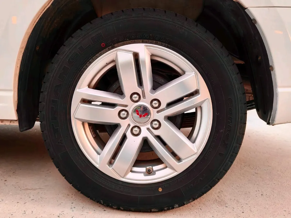 2021 WuLing ZhengChen 1.5T 147HP L4 6MT,autocango,china used car exporter,china ev exporter,chinese used car exporter,chinese used ev exporter