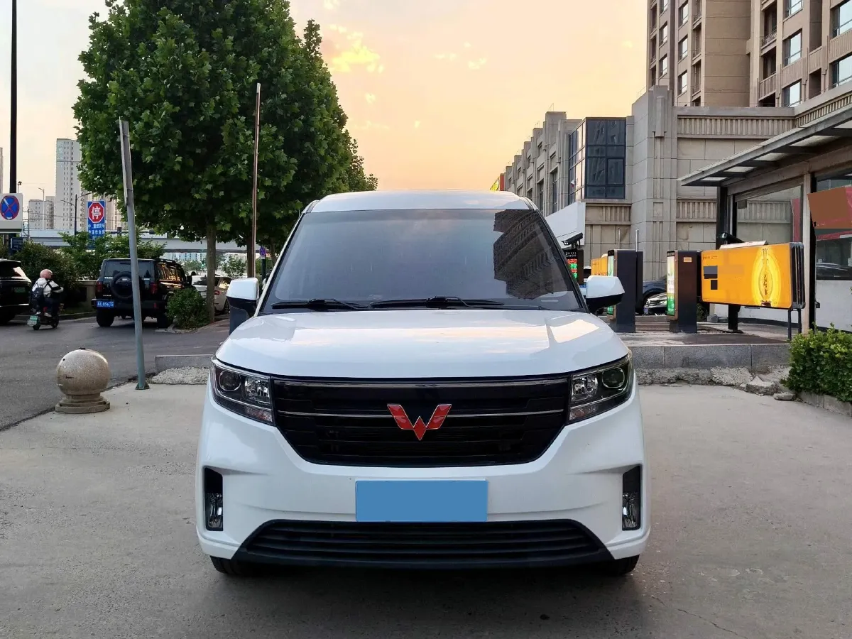 2021 WuLing ZhengChen 1.5T 147HP L4 6MT,autocango,china used car exporter,china ev exporter,chinese used car exporter,chinese used ev exporter