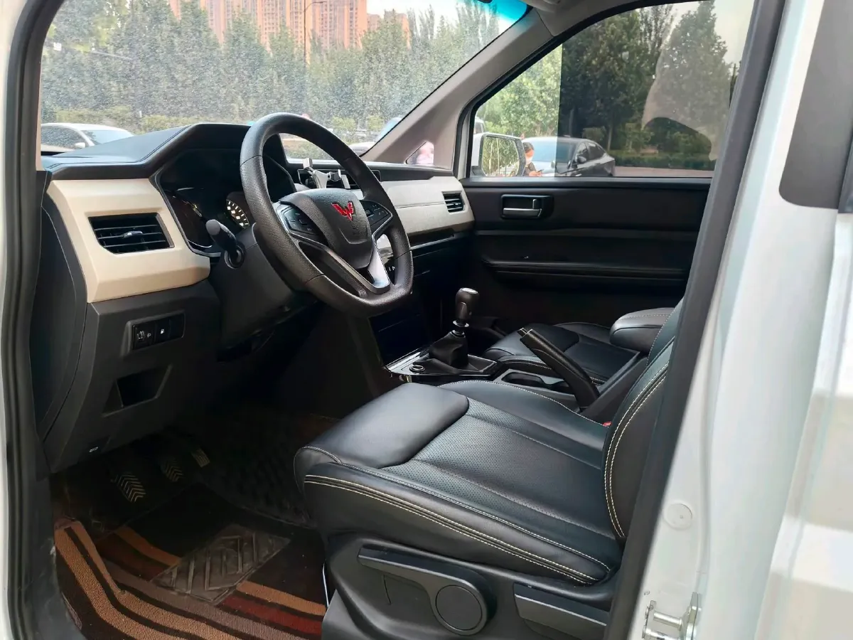 2021 WuLing ZhengChen 1.5T 147HP L4 6MT,autocango,china used car exporter,china ev exporter,chinese used car exporter,chinese used ev exporter