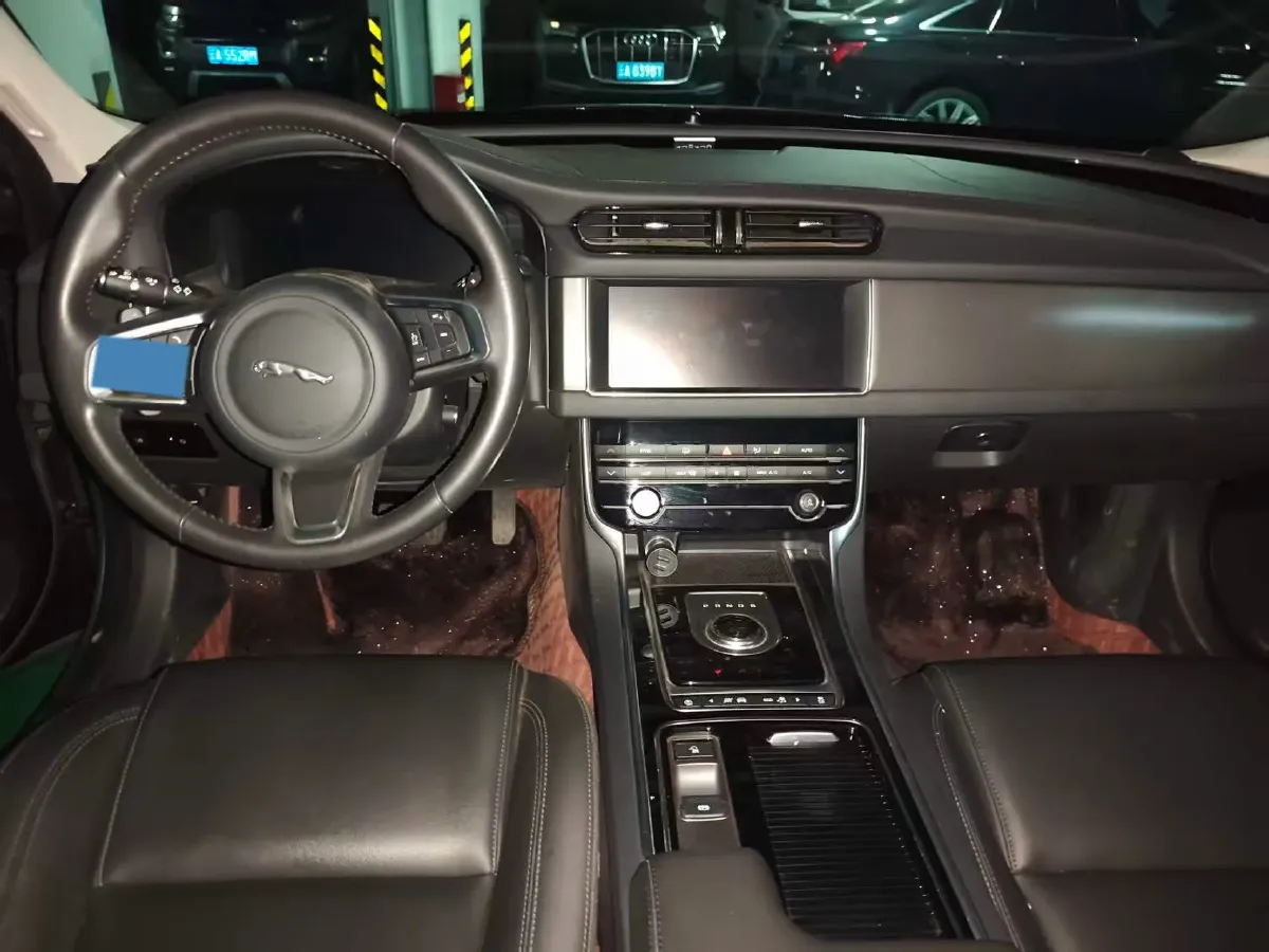 2020 Jaguar XFL 2.0T 200HP L4 8AT,autocango,china used car exporter,china ev exporter,chinese used car exporter,chinese used ev exporter