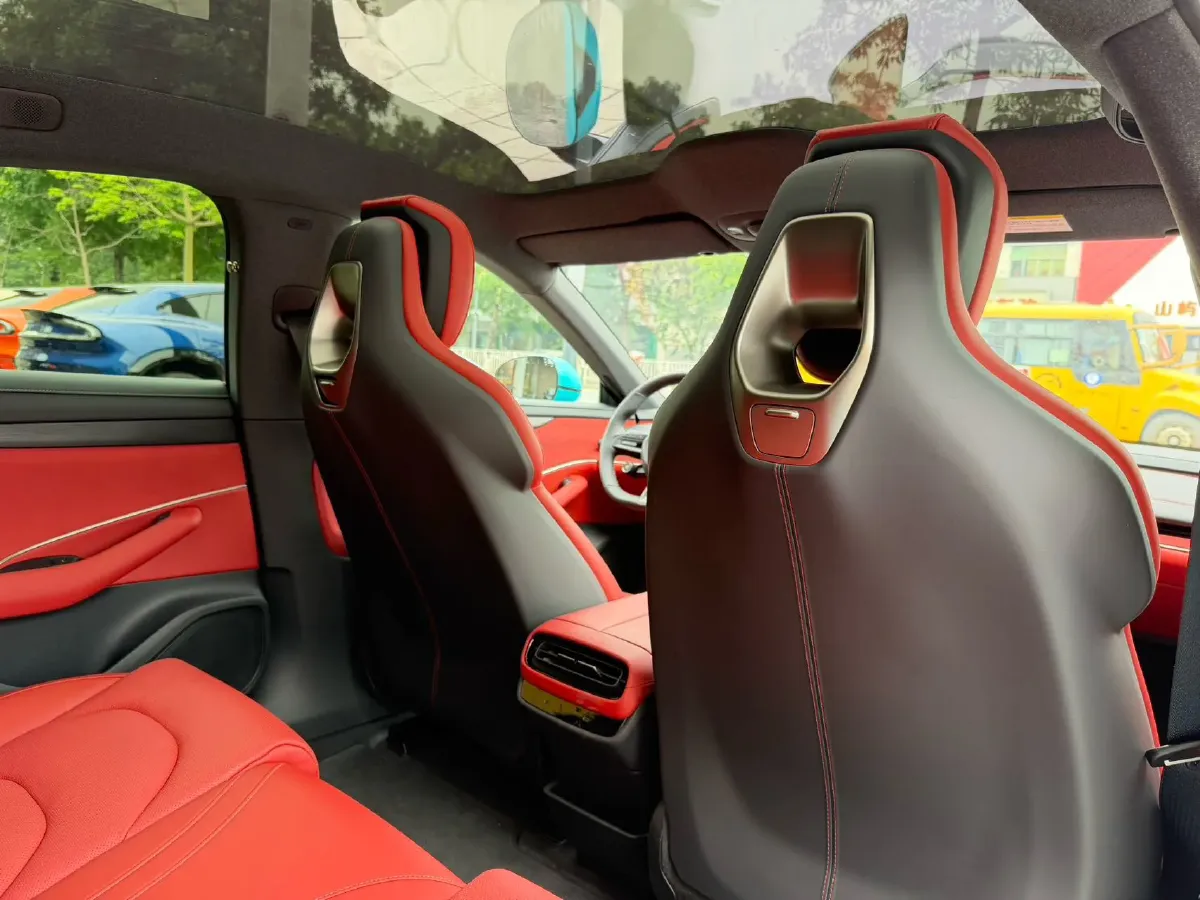 2024 MI SU7 BEV 73.6KWH,autocango,china used car exporter,china ev exporter,chinese used car exporter,chinese used ev exporter