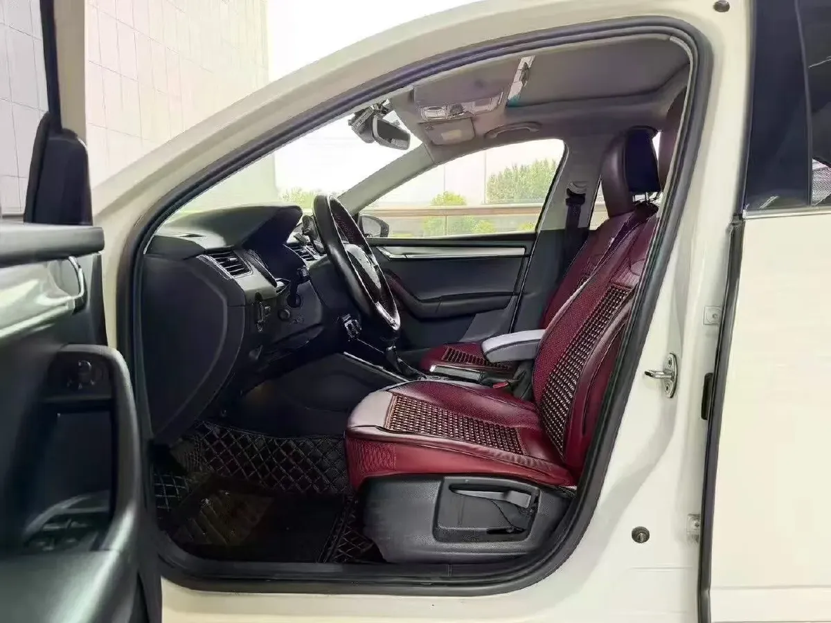 2019 Skoda Octavia 1.5L 116HP L4 6AT,autocango,china used car exporter,china ev exporter,chinese used car exporter,chinese used ev exporter