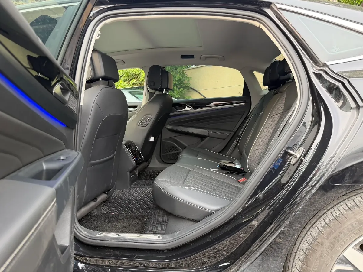 2022 Xpeng P7 BEV 60.2KWH,autocango,china used car exporter,china ev exporter,chinese used car exporter,chinese used ev exporter