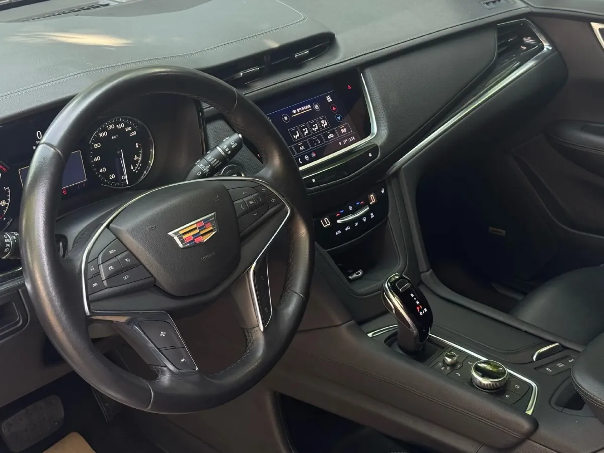 2022 Cadillac XT5 2.0T 237HP L4 9AT,autocango,china used car exporter,china ev exporter,chinese used car exporter,chinese used ev exporter