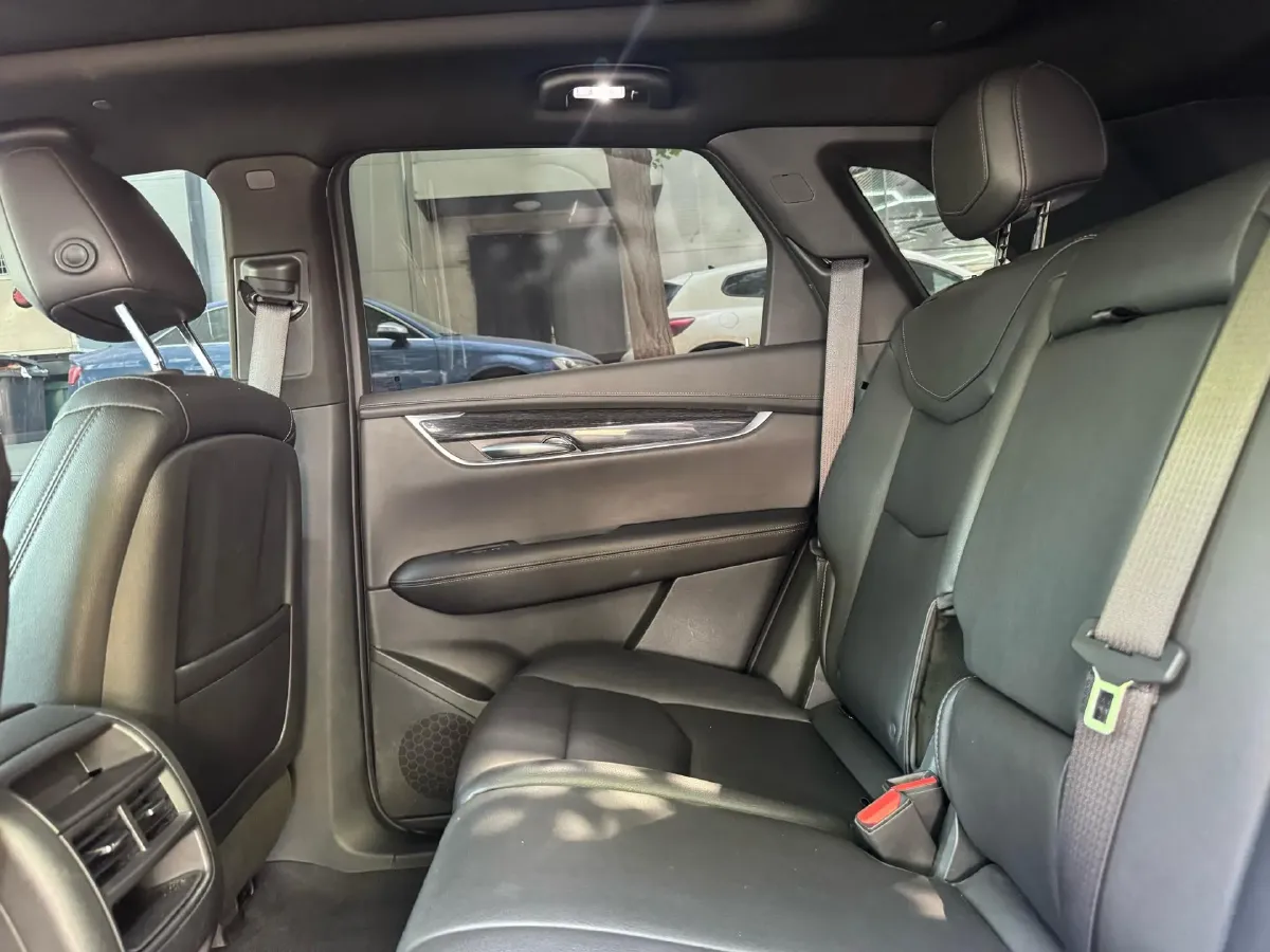 2022 Cadillac XT5 2.0T 237HP L4 9AT,autocango,china used car exporter,china ev exporter,chinese used car exporter,chinese used ev exporter