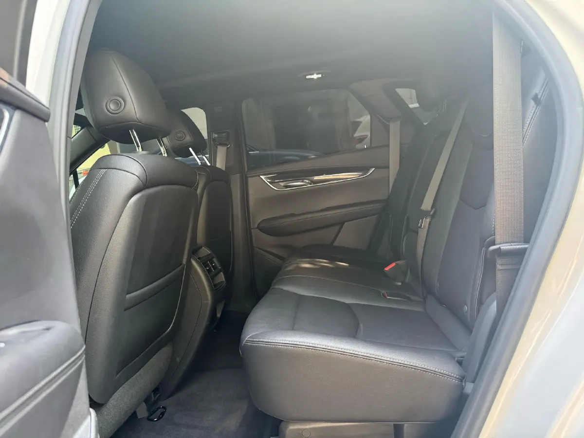 2022 Cadillac XT5 2.0T 237HP L4 9AT,autocango,china used car exporter,china ev exporter,chinese used car exporter,chinese used ev exporter