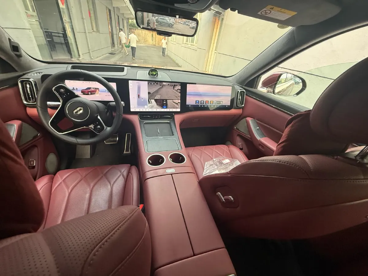 2025 AITO AITO M8 REEV 160HP REEV 53.4KWH,autocango,china used car exporter,china ev exporter,chinese used car exporter,chinese used ev exporter