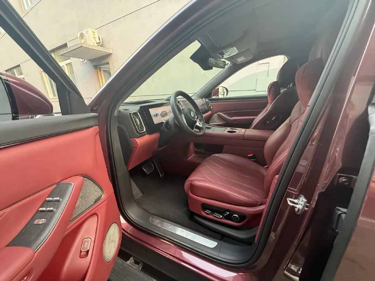 2025 AITO AITO M8 REEV 160HP REEV 53.4KWH,autocango,china used car exporter,china ev exporter,chinese used car exporter,chinese used ev exporter