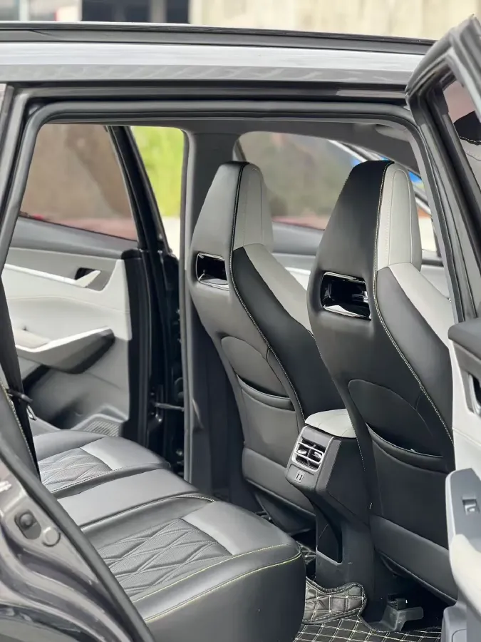 2023 ChangAn CS75 Plus 1.5T 188HP L4 8AT,autocango,china used car exporter,china ev exporter,chinese used car exporter,chinese used ev exporter