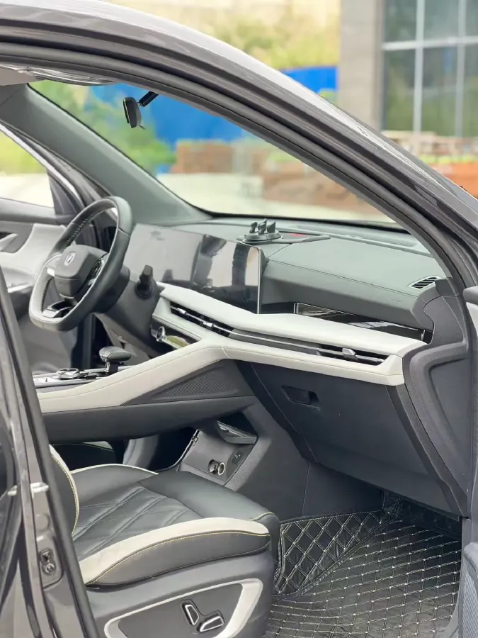 2023 ChangAn CS75 Plus 1.5T 188HP L4 8AT,autocango,china used car exporter,china ev exporter,chinese used car exporter,chinese used ev exporter