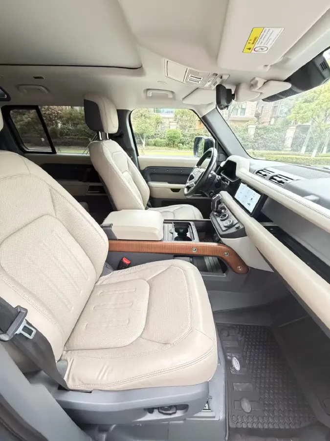 2020 Land Rover Defender 3.0T 400HP L6 8AT,autocango,china used car exporter,china ev exporter,chinese used car exporter,chinese used ev exporter