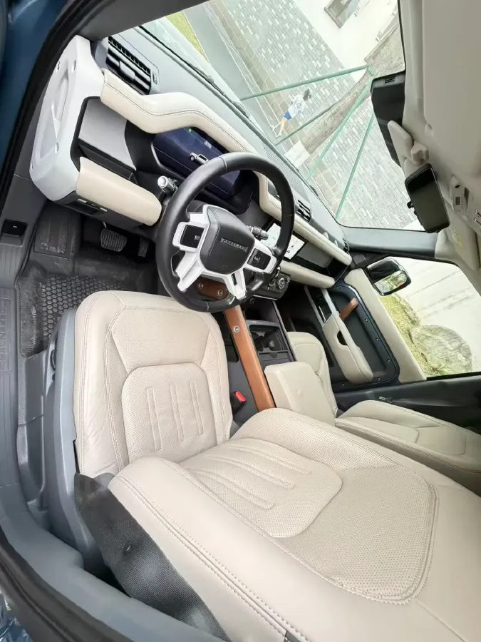 2020 Land Rover Defender 3.0T 400HP L6 8AT,autocango,china used car exporter,china ev exporter,chinese used car exporter,chinese used ev exporter