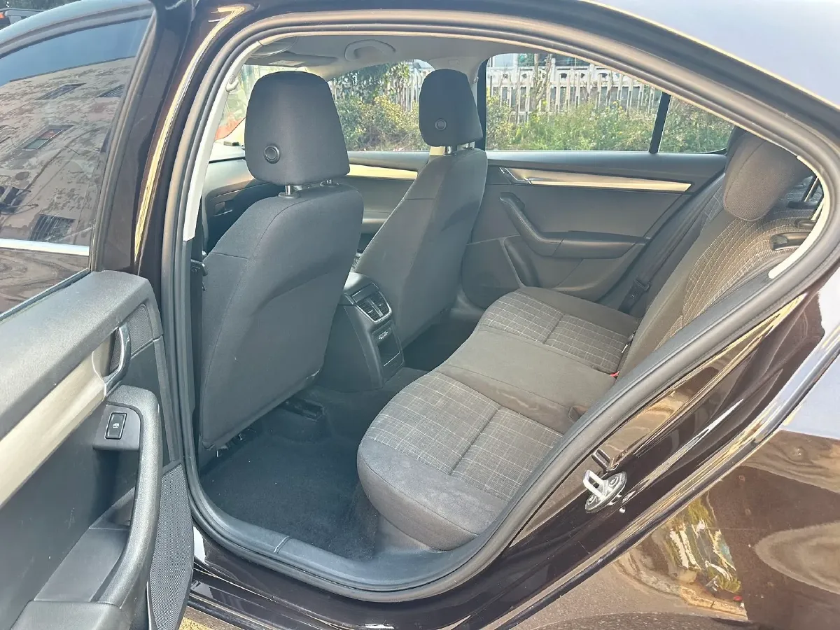2018 Skoda Octavia 1.2T 116HP L4 7DCT,autocango,china used car exporter,china ev exporter,chinese used car exporter,chinese used ev exporter