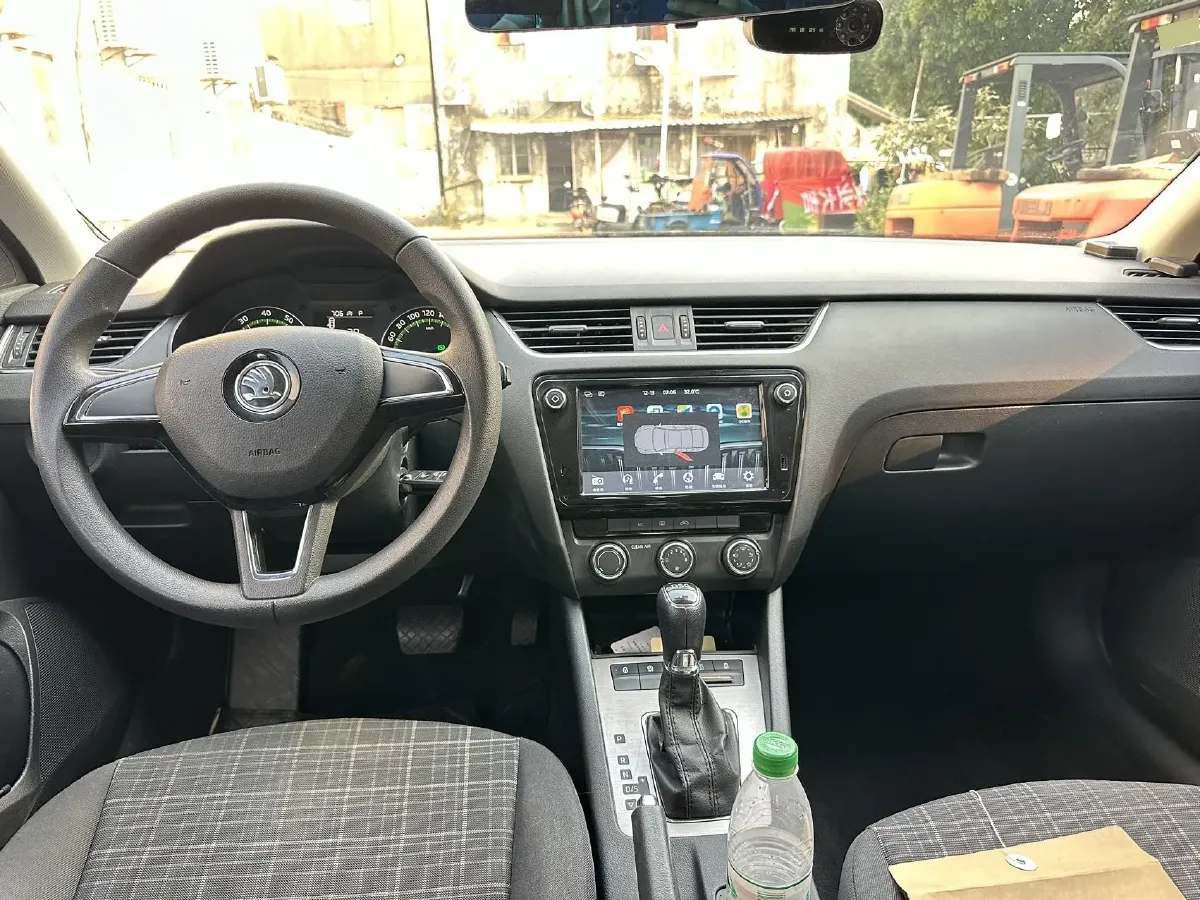 2018 Skoda Octavia 1.2T 116HP L4 7DCT,autocango,china used car exporter,china ev exporter,chinese used car exporter,chinese used ev exporter