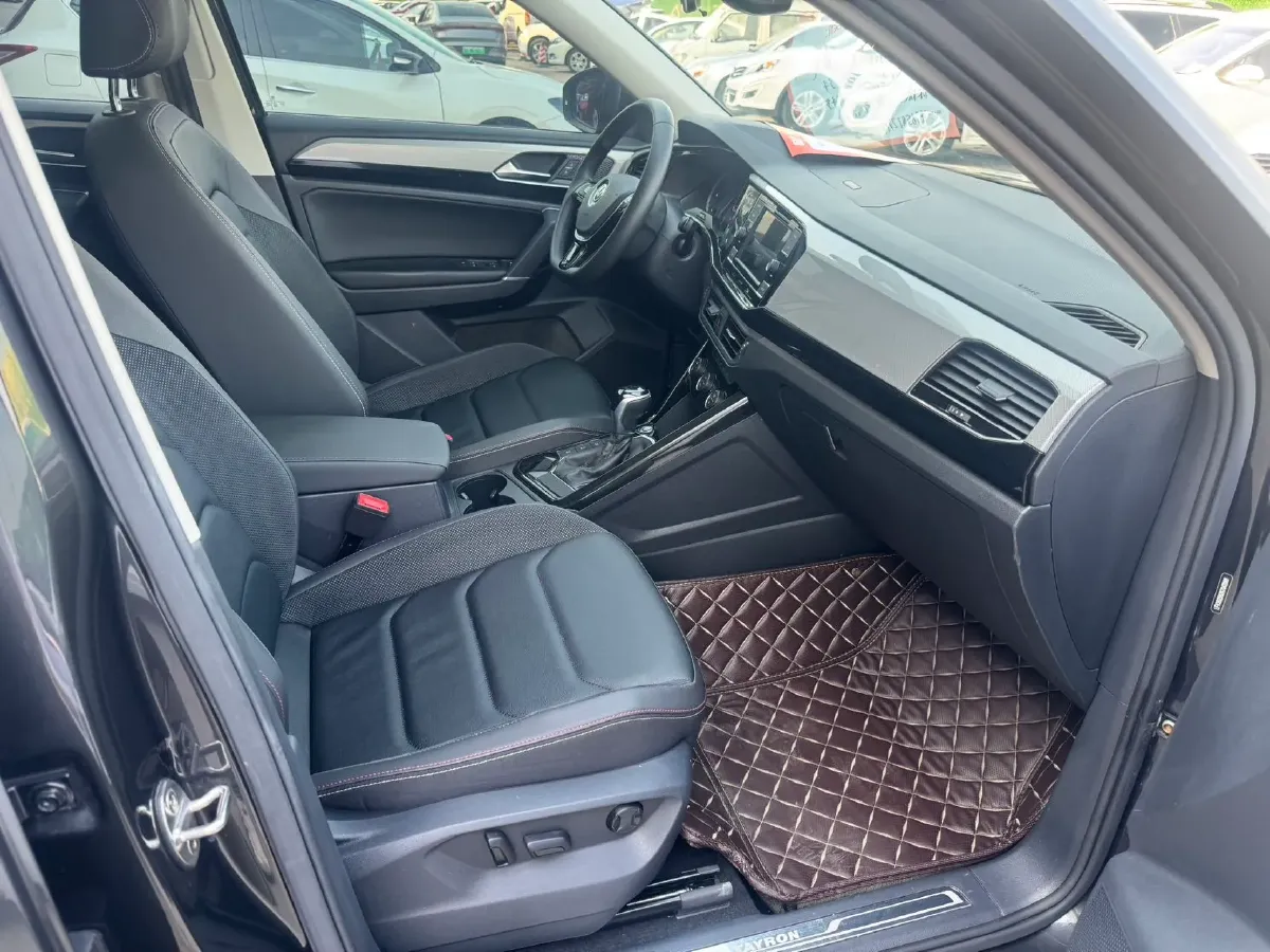 2019 Jeep Cherokee 2.0T 234HP L4 9AT,autocango,china used car exporter,china ev exporter,chinese used car exporter,chinese used ev exporter