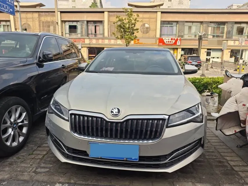 2021 Skoda Superb 1.4T 150HP L4 7DCT,autocango,china used car exporter,china ev exporter,chinese used car exporter,chinese used ev exporter