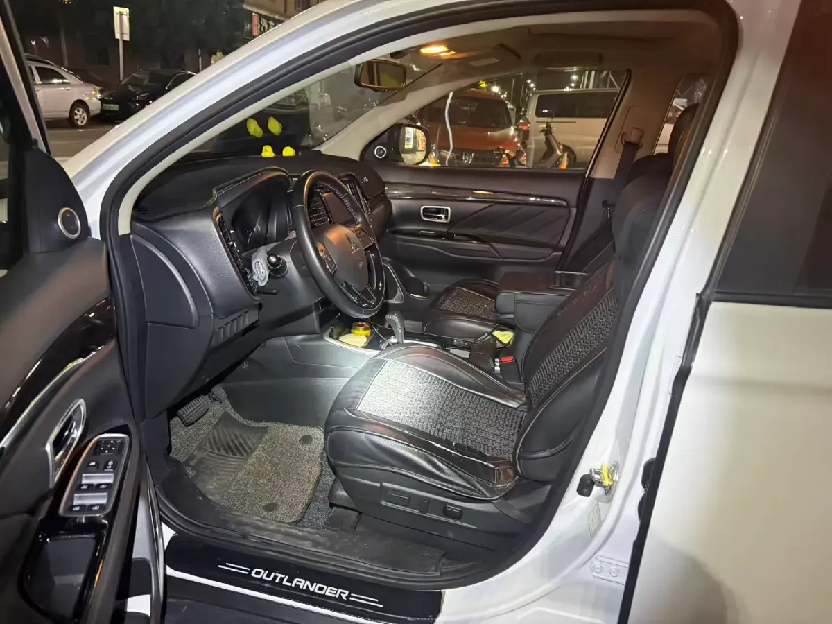 2020 Mitsubishi Outlander 2.0L 166HP L4 CVT,autocango,china used car exporter,china ev exporter,chinese used car exporter,chinese used ev exporter