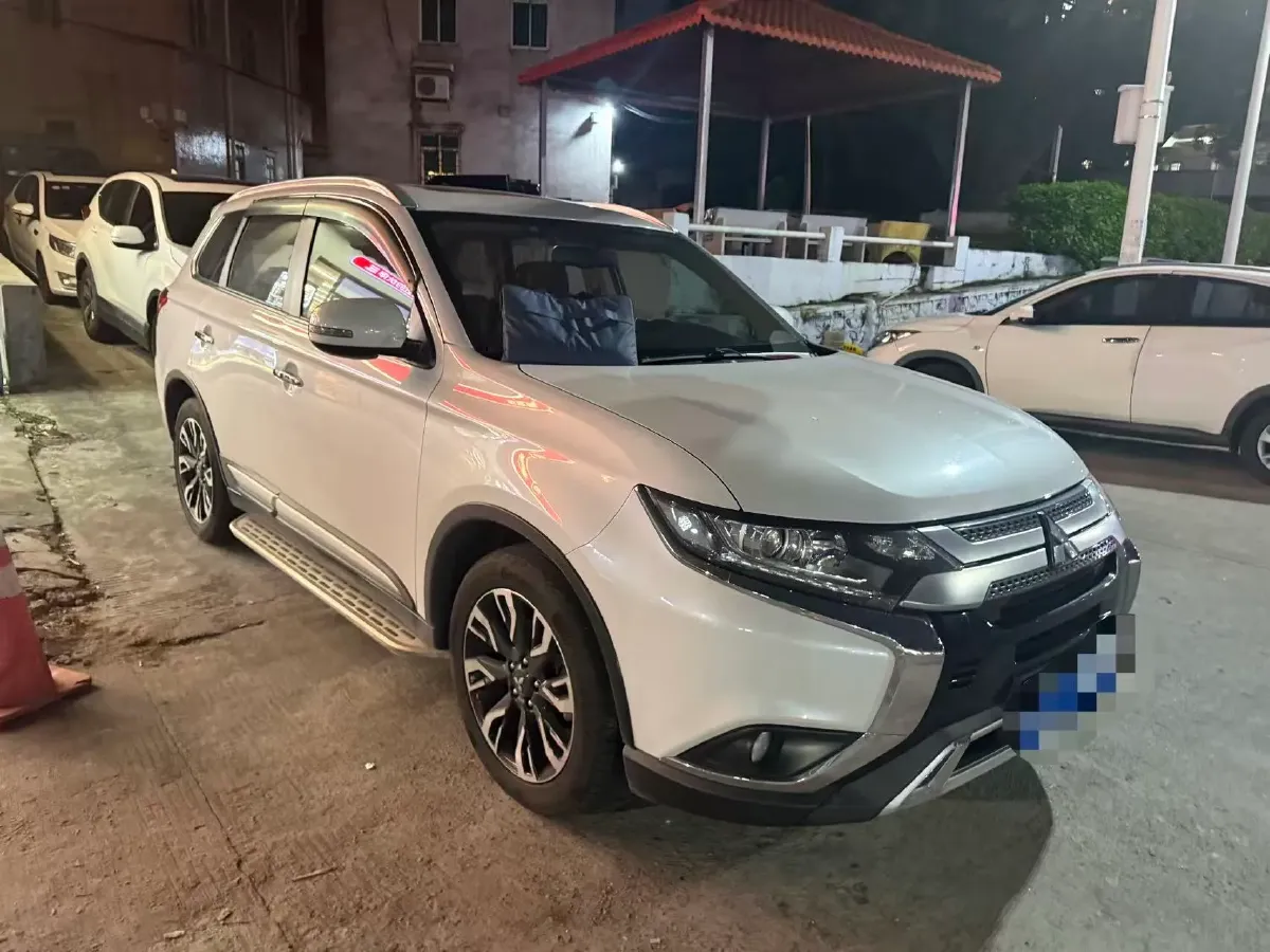 2020 Mitsubishi Outlander 2.0L 166HP L4 CVT,autocango,china used car exporter,china ev exporter,chinese used car exporter,chinese used ev exporter