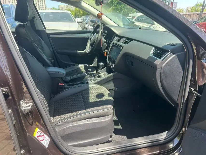 2019 Skoda Octavia 1.5L 116HP L4 6AT,autocango,china used car exporter,china ev exporter,chinese used car exporter,chinese used ev exporter