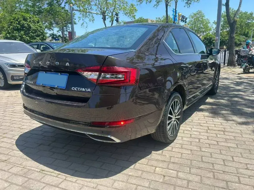 2019 Skoda Octavia 1.5L 116HP L4 6AT,autocango,china used car exporter,china ev exporter,chinese used car exporter,chinese used ev exporter