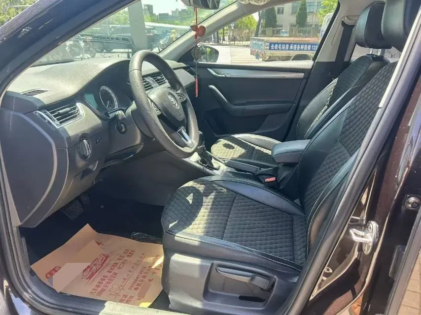 2019 Skoda Octavia 1.5L 116HP L4 6AT,autocango,china used car exporter,china ev exporter,chinese used car exporter,chinese used ev exporter