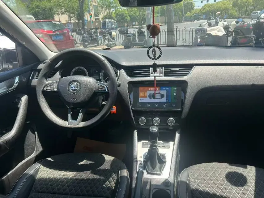 2019 Skoda Octavia 1.5L 116HP L4 6AT,autocango,china used car exporter,china ev exporter,chinese used car exporter,chinese used ev exporter