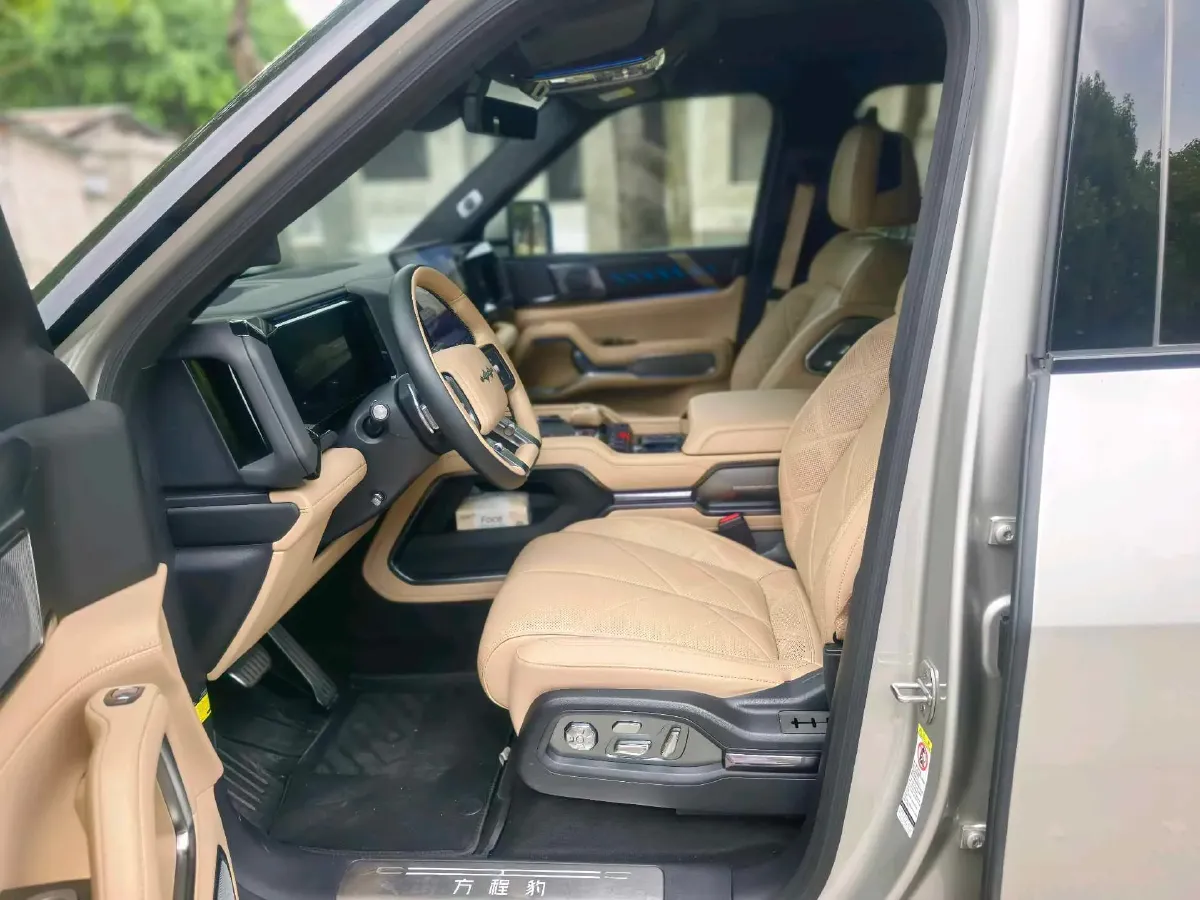 2025 FangChengBao Bao 8 2.0T 245HP L4 E-CVT PHEV 36.8KWH,autocango,china used car exporter,china ev exporter,chinese used car exporter,chinese used ev exporter
