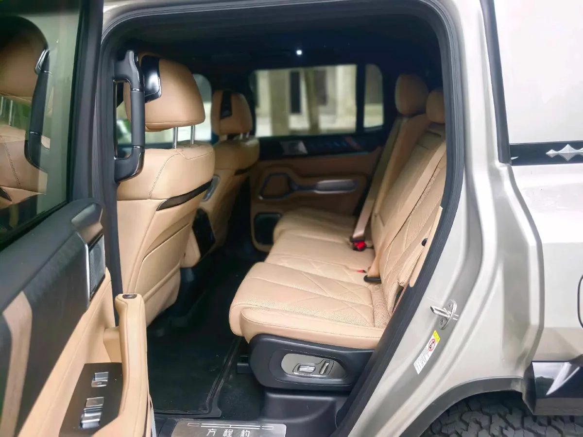 2025 FangChengBao Bao 8 2.0T 245HP L4 E-CVT PHEV 36.8KWH,autocango,china used car exporter,china ev exporter,chinese used car exporter,chinese used ev exporter