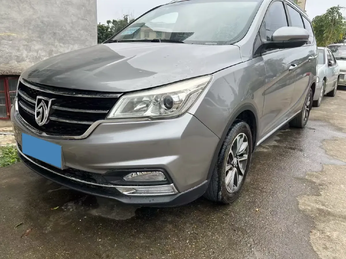2019 BaoJun 730 1.5L 112HP L4 6MT,autocango,china used car exporter,china ev exporter,chinese used car exporter,chinese used ev exporter