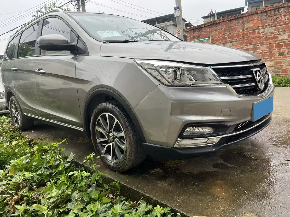2019 BaoJun 730 1.5L 112HP L4 6MT,autocango,china used car exporter,china ev exporter,chinese used car exporter,chinese used ev exporter