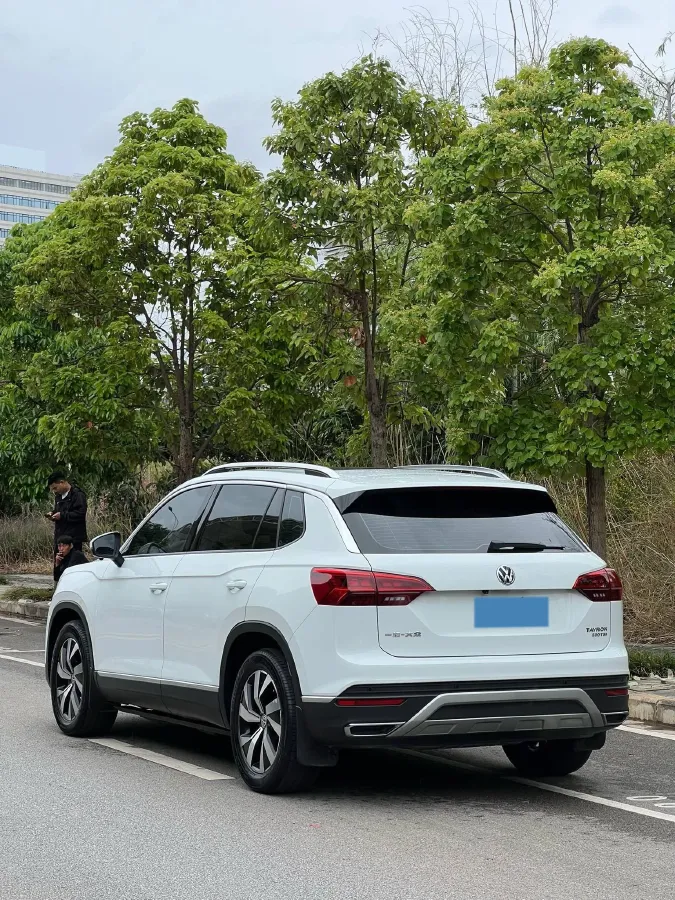 2019 Jeep Cherokee 2.0T 234HP L4 9AT,autocango,china used car exporter,china ev exporter,chinese used car exporter,chinese used ev exporter