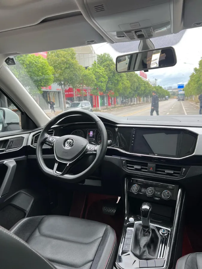 2019 Jeep Cherokee 2.0T 234HP L4 9AT,autocango,china used car exporter,china ev exporter,chinese used car exporter,chinese used ev exporter