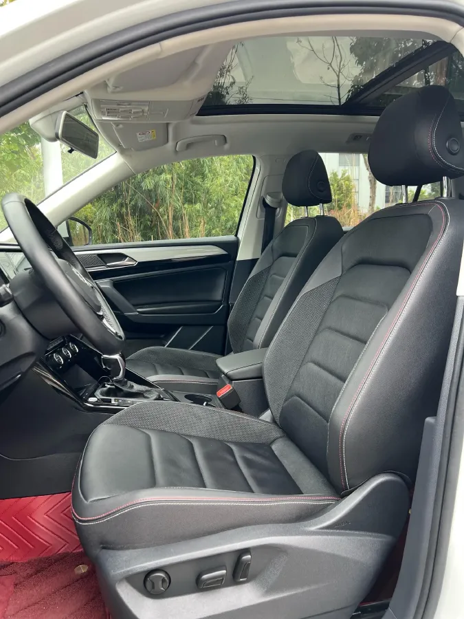 2019 Jeep Cherokee 2.0T 234HP L4 9AT,autocango,china used car exporter,china ev exporter,chinese used car exporter,chinese used ev exporter