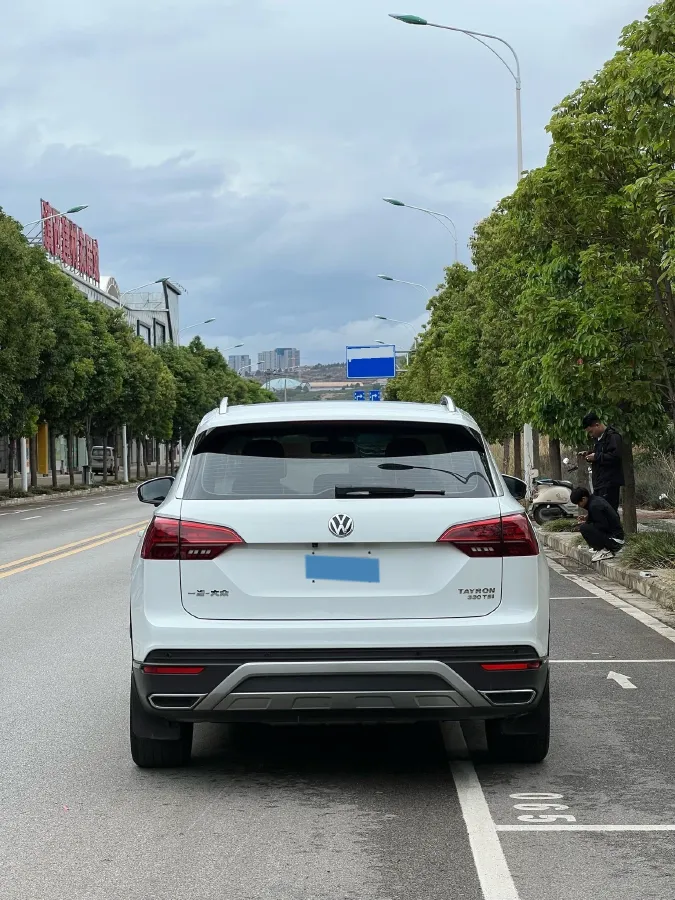 2019 Jeep Cherokee 2.0T 234HP L4 9AT,autocango,china used car exporter,china ev exporter,chinese used car exporter,chinese used ev exporter