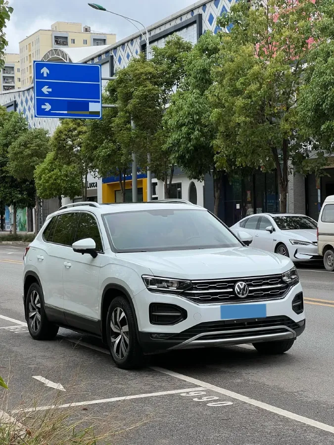 2019 Jeep Cherokee 2.0T 234HP L4 9AT,autocango,china used car exporter,china ev exporter,chinese used car exporter,chinese used ev exporter
