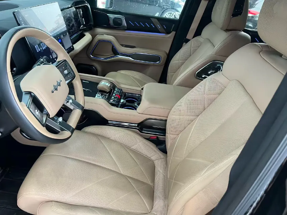 2025 FangChengBao Bao 8 2.0T 245HP L4 E-CVT PHEV 36.8KWH,autocango,china used car exporter,china ev exporter,chinese used car exporter,chinese used ev exporter