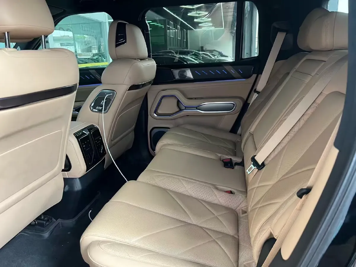 2025 FangChengBao Bao 8 2.0T 245HP L4 E-CVT PHEV 36.8KWH,autocango,china used car exporter,china ev exporter,chinese used car exporter,chinese used ev exporter