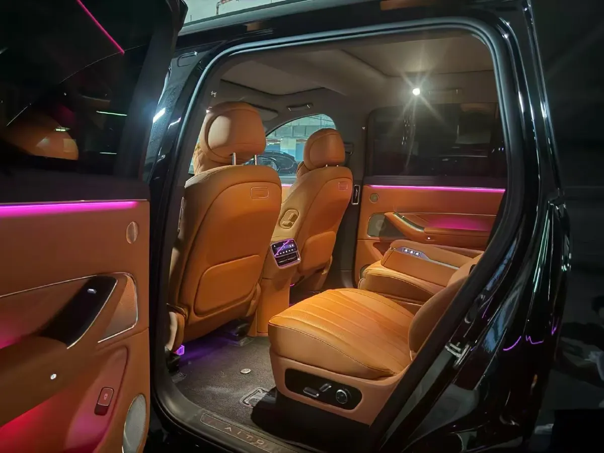 2025 AITO AITO M8 REEV 160HP REEV 53.4KWH,autocango,china used car exporter,china ev exporter,chinese used car exporter,chinese used ev exporter