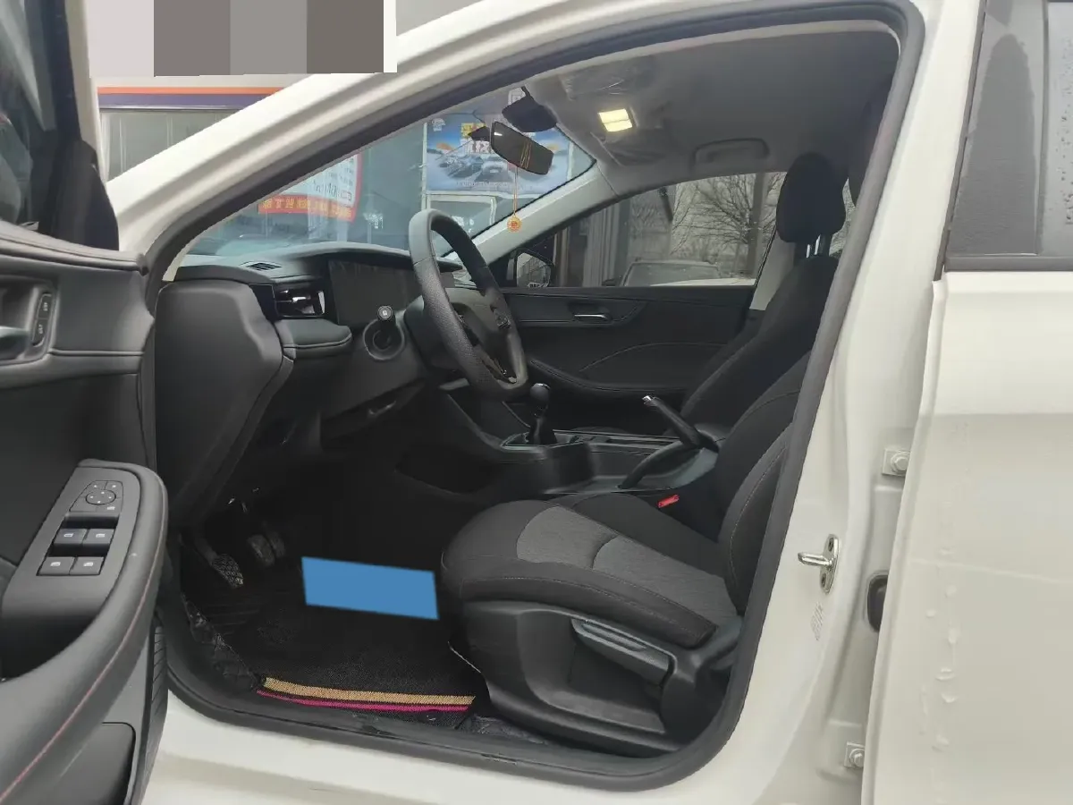 2026 Roewe i5 1.5L 129HP L4 CVT,autocango,china used car exporter,china ev exporter,chinese used car exporter,chinese used ev exporter