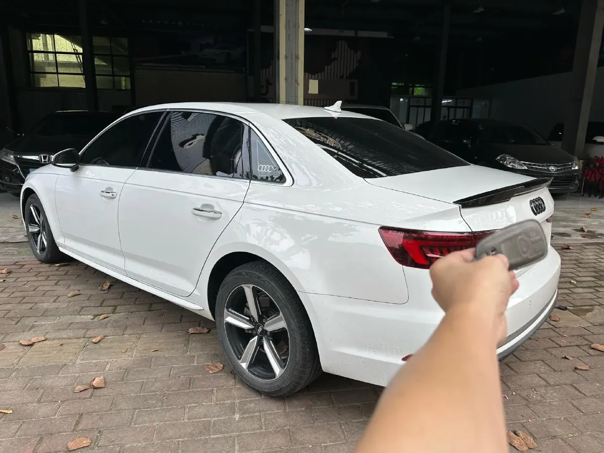 2019 Audi A4L 2.0T 190HP L4 7DCT,autocango,china used car exporter,china ev exporter,chinese used car exporter,chinese used ev exporter