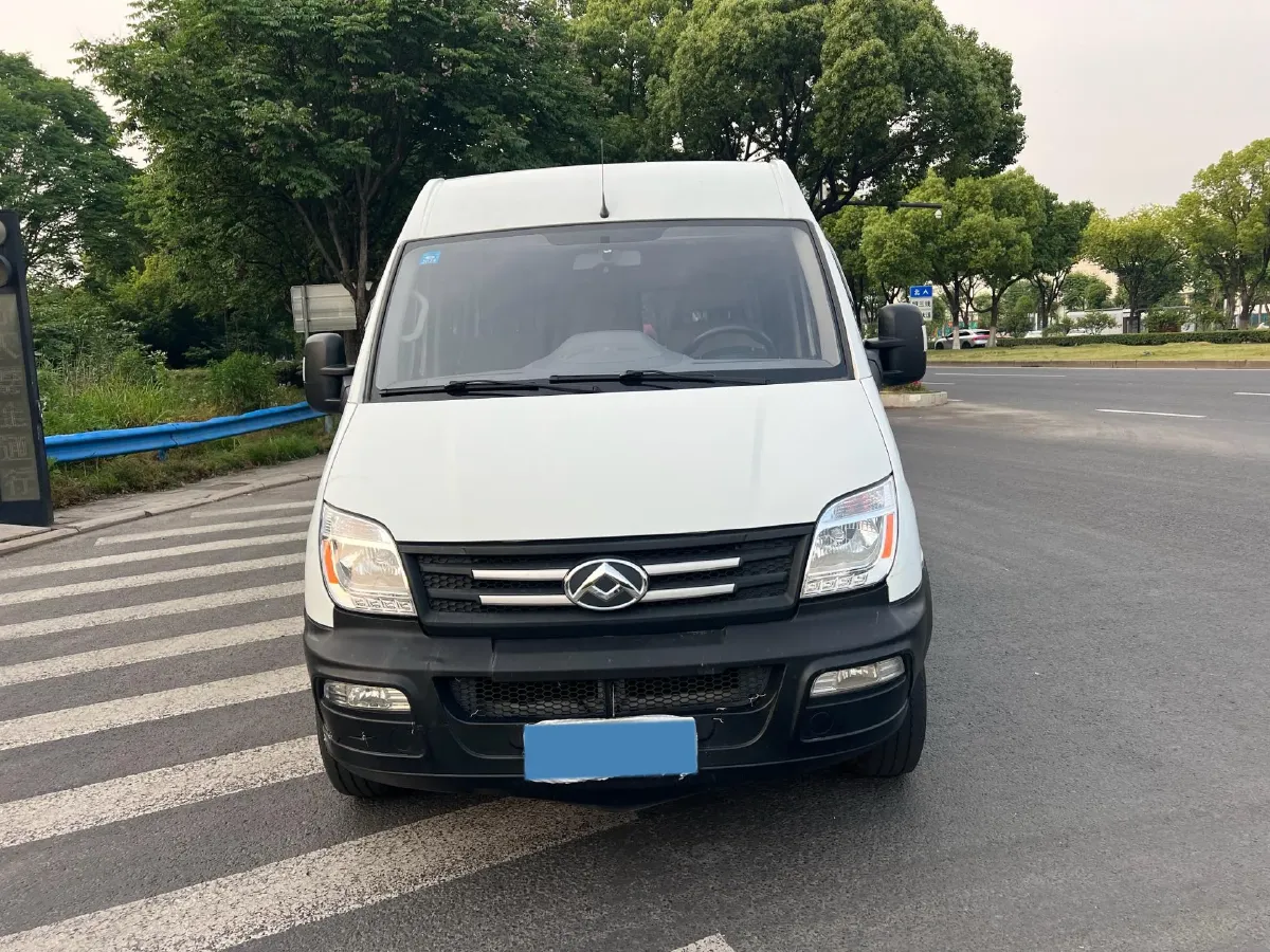 2020 MAXUS XinTu V80 2.5T 136HP L4 6MT,autocango,china used car exporter,china ev exporter,chinese used car exporter,chinese used ev exporter