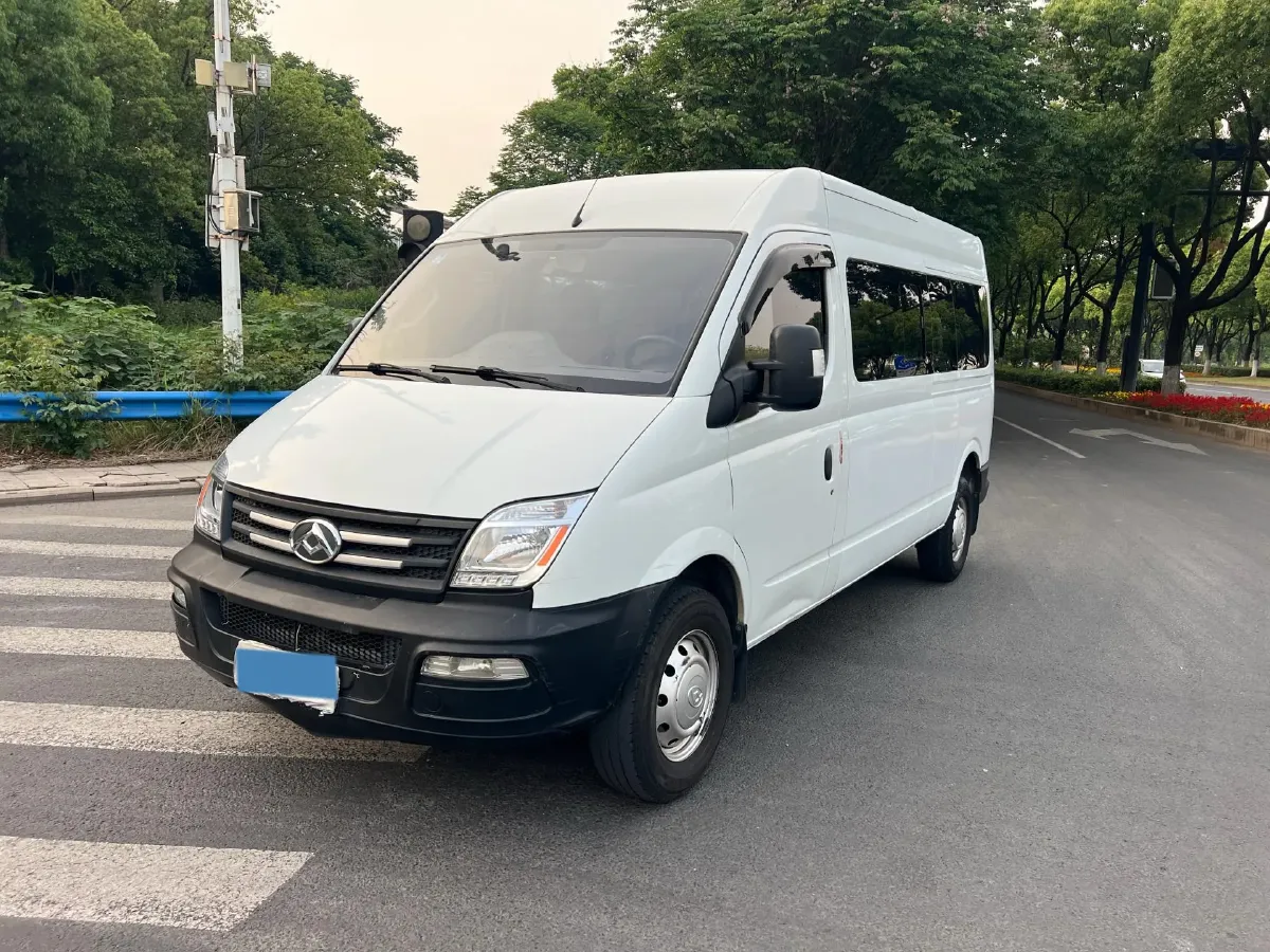 2020 MAXUS XinTu V80 2.5T 136HP L4 6MT,autocango,china used car exporter,china ev exporter,chinese used car exporter,chinese used ev exporter