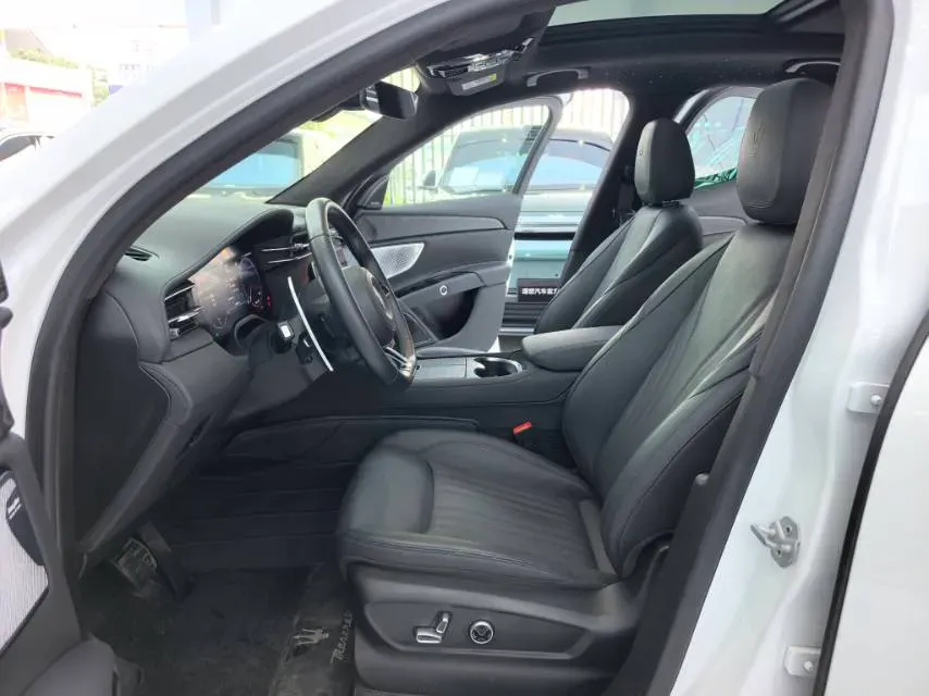 2023 Maserati Grecale 2.0T 300HP L4 8AT,autocango,china used car exporter,china ev exporter,chinese used car exporter,chinese used ev exporter