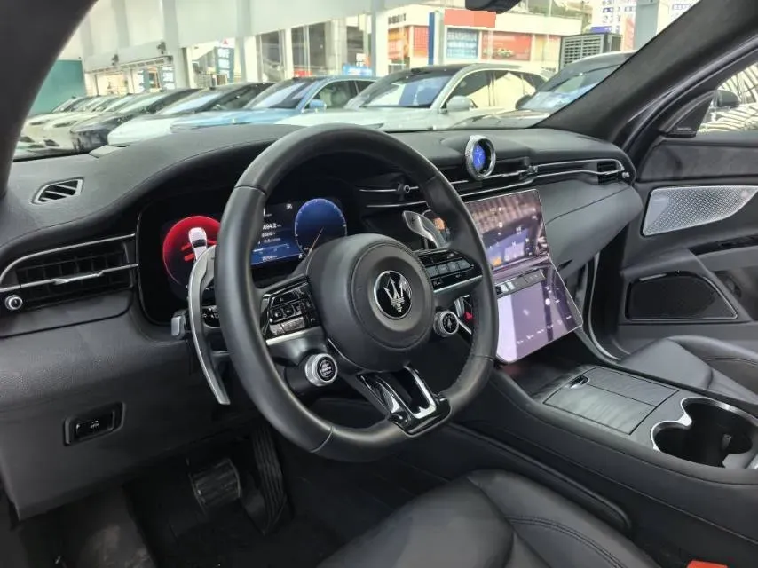 2023 Maserati Grecale 2.0T 300HP L4 8AT,autocango,china used car exporter,china ev exporter,chinese used car exporter,chinese used ev exporter