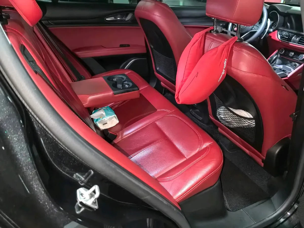 2017 Jaguar XE 2.0T 240HP L4 8AT,autocango,china used car exporter,china ev exporter,chinese used car exporter,chinese used ev exporter