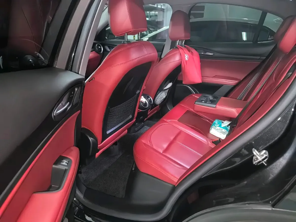 2017 Jaguar XE 2.0T 240HP L4 8AT,autocango,china used car exporter,china ev exporter,chinese used car exporter,chinese used ev exporter