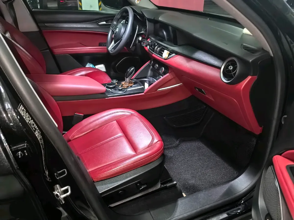 2017 Jaguar XE 2.0T 240HP L4 8AT,autocango,china used car exporter,china ev exporter,chinese used car exporter,chinese used ev exporter