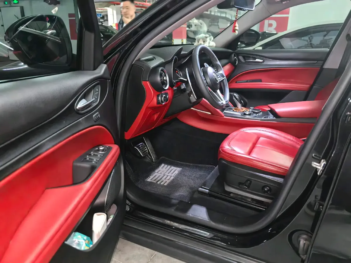 2017 Jaguar XE 2.0T 240HP L4 8AT,autocango,china used car exporter,china ev exporter,chinese used car exporter,chinese used ev exporter
